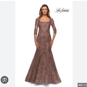 NEW La Femme Long Lace Mermaid Gown with Square Neckline Size 10